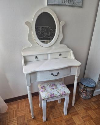 Toeletta trucco con specchio