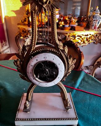 Raro orologio antico a Lira