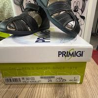 Sandalo in pelle chiuso in punta