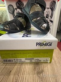 Sandalo in pelle chiuso in punta