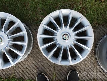 Numero quattro cerchi i  lega alfa mito