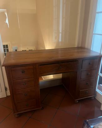 Scrivania in legno di ciliegio