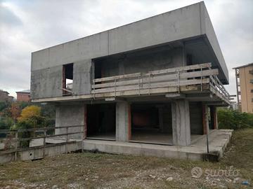 STRUTTURA COMMERCIALE CON BOX A PONTE SAN PIETRO