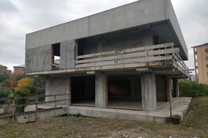 STRUTTURA COMMERCIALE CON BOX A PONTE SAN PIETRO