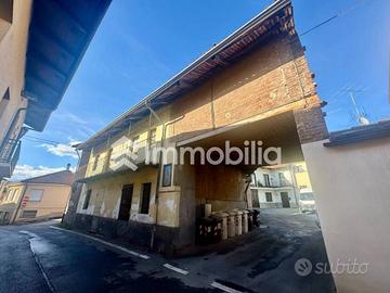 Rustico / Casale di 135 m² con 5 locali a Reano