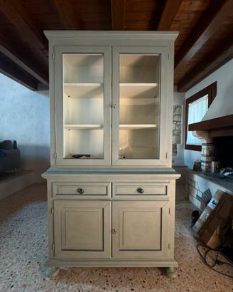 Credenza in legno massiccio