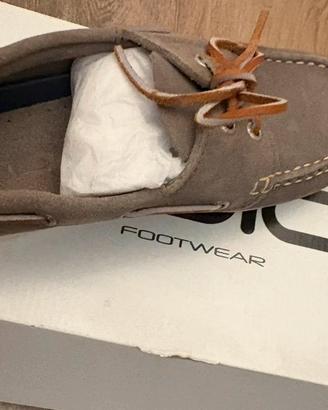 Scarpe tojo  scamosciate da barca e non
