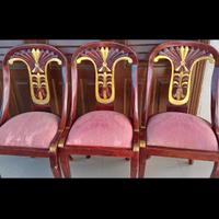 sedie in legno con foglia oro