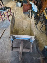 Carriola in legno 