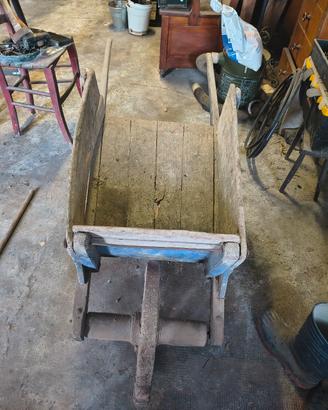 Carriola in legno 