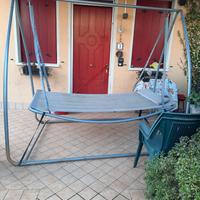 lettino sospeso da giardino