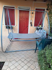lettino sospeso da giardino