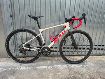 Bici Gravel Giant Revolt Advanced 2 2020 S