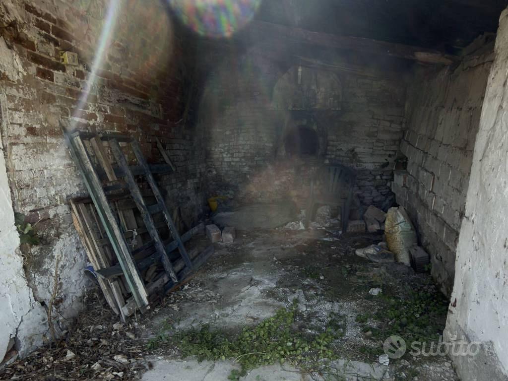Rustico / Casale di 7132 m² con box auto a Colli a - Altro