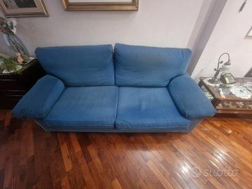 Coppia di divani buone condizioni.