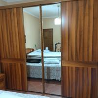 Armadio con ante scorrevoli 