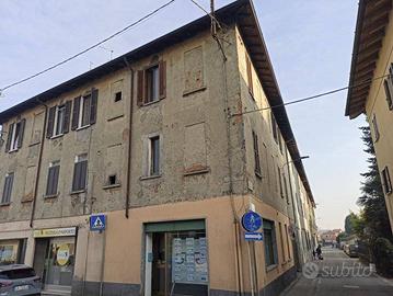 Immobile in asta di 85 m² con 3 locali e box auto 