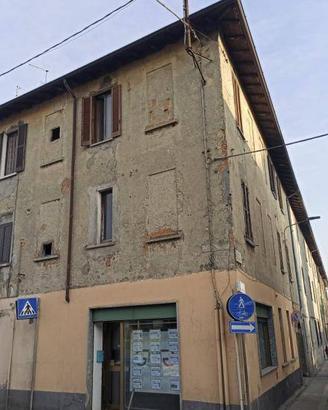 Immobile in asta di 85 m² con 3 locali e box auto 