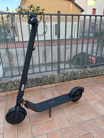 Monopattino elettrico segway ninebot e25a