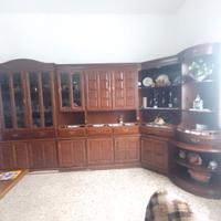 mobili salone con sedile e tavolo