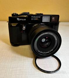 Macchina fotografica Fuji GSW690II 6x9 sw