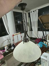 lampadario ferro battuto e vetro satinato