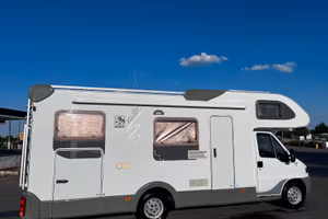 KNAUS SUN TRAVELLER 700 - Mansardato (6 Posti)