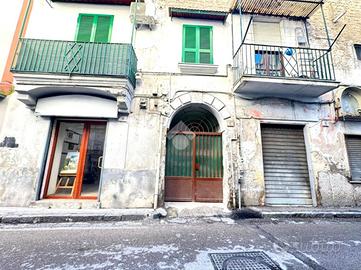 3 LOCALI A NAPOLI