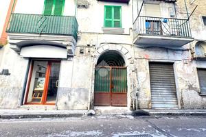 3 LOCALI A NAPOLI