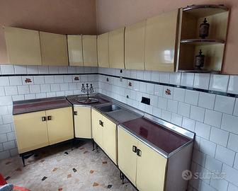 Cucina vintage in lamiera anni 50