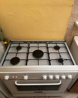 Cucina la Germania 5 fuochi con forno