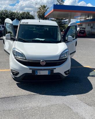 Fiat Doblò disabili ribassato pedana manuale 