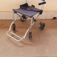 sedia a rotelle pieghievole 