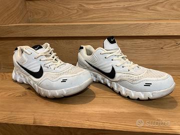 Scarpe Nike uomo 44 bianche con Swoosh nero