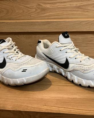 Scarpe Nike uomo 44 bianche con Swoosh nero