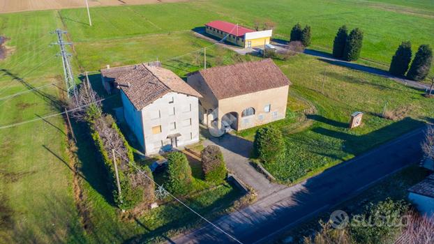 6 LOCALI A CASTELNOVO DI SOTTO