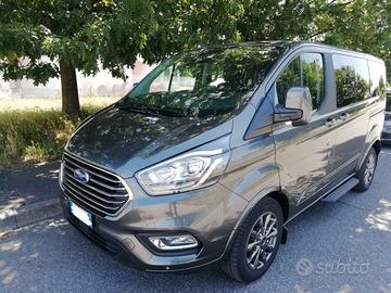 FORD Tourneo Custom - pari al NUOVO.