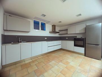 Cucina completa di elettrodomestici