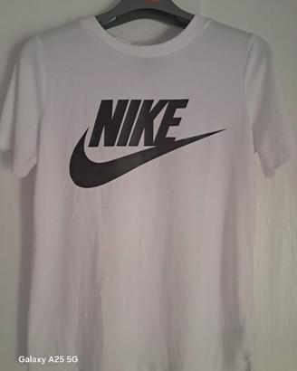 t-shirt nike donna taglia xs con logo nero 