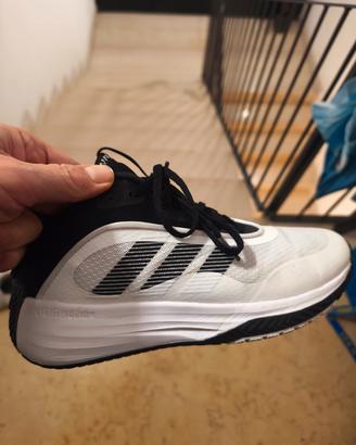 Scarpe basket Adidas own the game