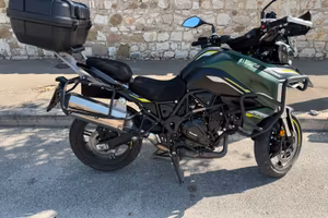 Benelli Trk 702 con accessori