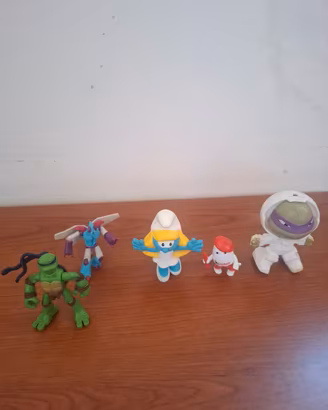  Action Figure e Sorpresine Miste:puffi kinder ecc