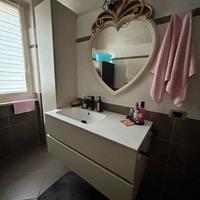 Cassettone ed anta bagno