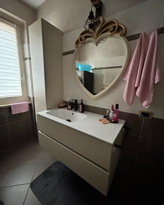 Cassettone ed anta bagno