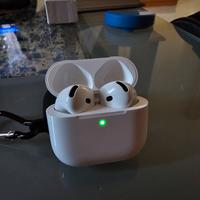 Apple AirPods 4