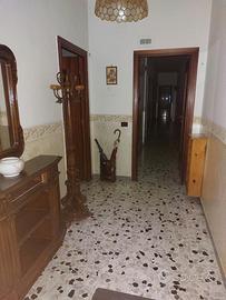 Ampio bilocale arredato panoramicoin parco rinomat