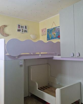 Cameretta bimbo/bimba con letto a soppalco