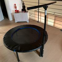 Trampolino con manubrio