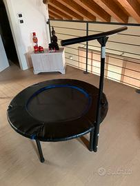 Trampolino con manubrio