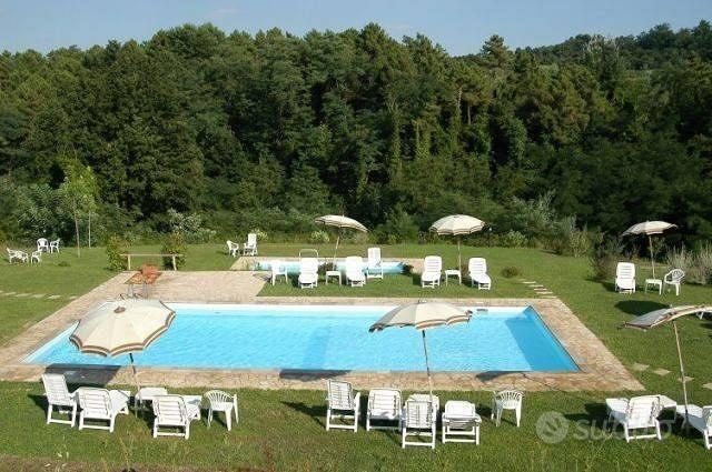 Rustico / Casale di 600 m² con più di 5 locali a C - Vista 3
